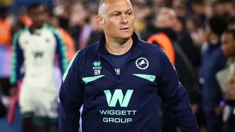 “上海海港客场速败，亚冠赛首战遭遇两球惨败”